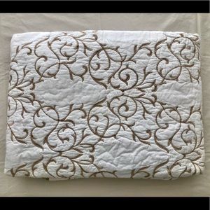 Martha Stewart Collection 100% Cotton Chateau Embroidered Quilt
